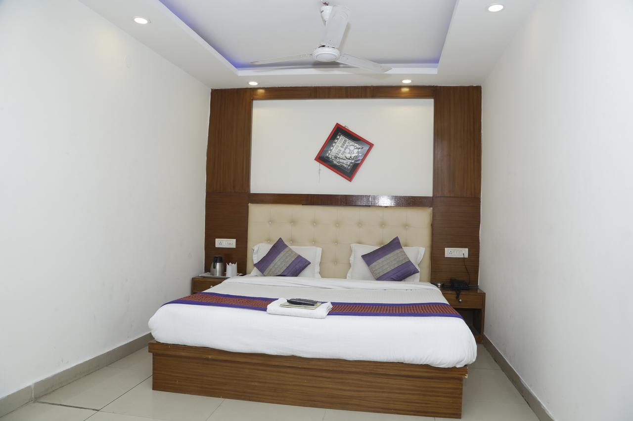 Vishal Hotel By Comfort Rooms Nové Dillí Exteriér fotografie